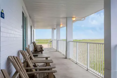 Photo 2 - Days Inn by Wyndham Kill Devil Hills Oceanfront - Wilbur