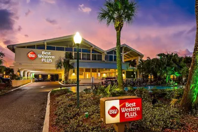 Photo 2 - Best Western Plus Yacht Harbor Inn