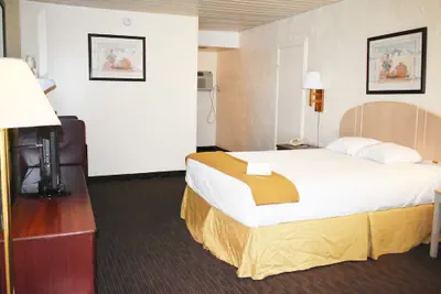 Photo 4 - Knights Inn Page