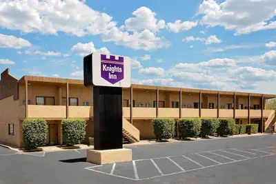 Photo 2 - Knights Inn Page