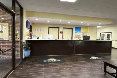 Photo 3 - Days Inn by Wyndham Maysville Kentucky
