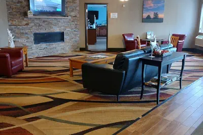 Photo 3 - Days Inn & Suites by Wyndham Fargo 19th Ave/Airport Dome
