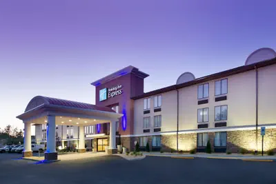 Photo 2 - Holiday Inn Express Waldorf by IHG