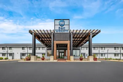 Photo 2 - Best Western West Towne Suites