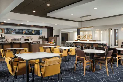 Photo 2 - Courtyard by Marriott Albuquerque Airport