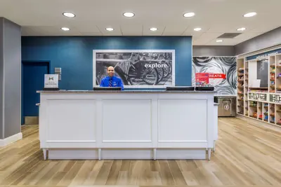 Photo 4 - Hampton Inn & Suites Newport/Cincinnati