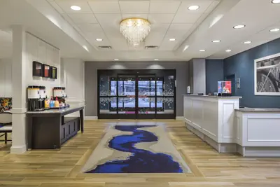 Photo 2 - Hampton Inn & Suites Newport/Cincinnati