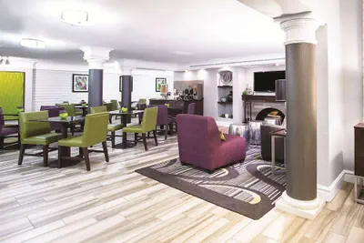 Photo 3 - La Quinta Inn by Wyndham Denver Westminster