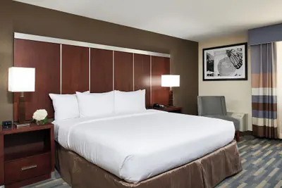 Photo 2 - DoubleTree by Hilton Raleigh Crabtree Valley