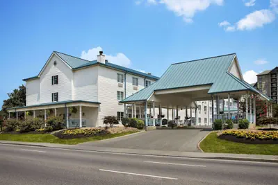 Photo 2 - Ramada by Wyndham Pigeon Forge North