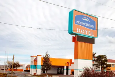 Photo 2 - Howard Johnson by Wyndham Gallup
