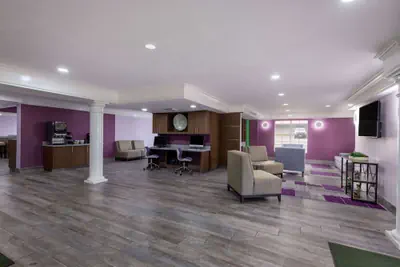 Photo 4 - La Quinta Inn by Wyndham Kansas City Lenexa