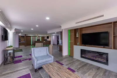 Photo 5 - La Quinta Inn by Wyndham Kansas City Lenexa