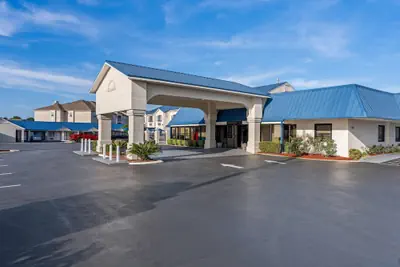 Photo 2 - Days Inn by Wyndham Troy