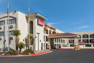 Photo 2 - Red Roof Inn Albuquerque - Midtown