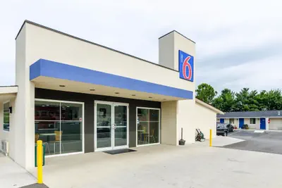 Photo 2 - Motel 6 Troutville, VA