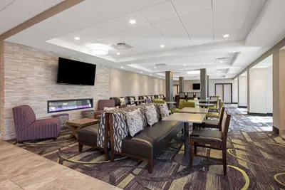 Photo 3 - La Quinta Inn & Suites by Wyndham Rancho Cordova Sacramento