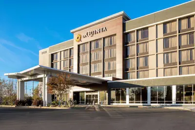 Photo 2 - La Quinta Inn & Suites by Wyndham Rancho Cordova Sacramento
