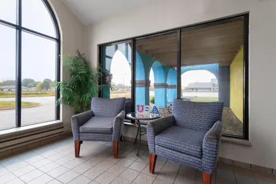 Photo 5 - Days Inn by Wyndham Austin