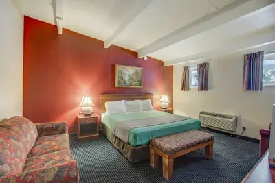 Photo 4 - Red Carpet Inn