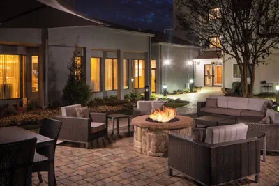 Photo 2 - Courtyard by Marriott Nashville Airport
