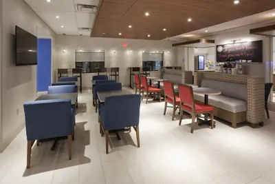 Photo 5 - Holiday Inn Express Roseville-St. Paul by IHG