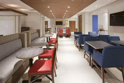 Photo 4 - Holiday Inn Express Roseville-St. Paul by IHG