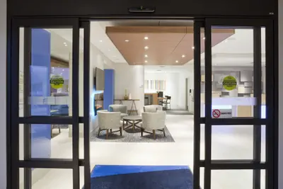 Photo 3 - Holiday Inn Express Roseville-St. Paul by IHG