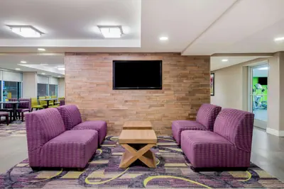 Photo 5 - La Quinta Inn & Suites by Wyndham Baltimore BWI Airport