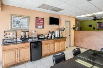 Photo 3 - Econo Lodge Biltmore