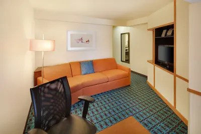 Photo 4 - Fairfield Inn and Suites by Marriott Indianapolis Airport
