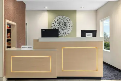 Photo 2 - Fairfield Inn and Suites by Marriott Indianapolis Airport