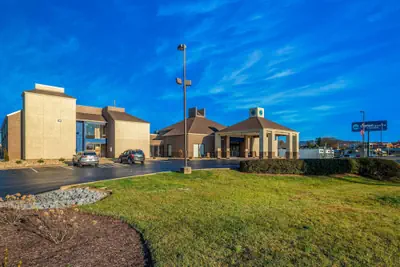 Photo 2 - Clarion Pointe Harrisonburg