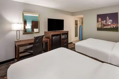 Photo 5 - Clarion Pointe Indianapolis Northeast