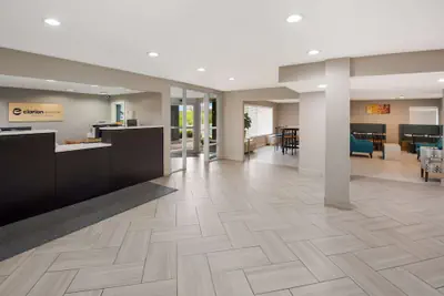 Photo 3 - Clarion Pointe Indianapolis Northeast