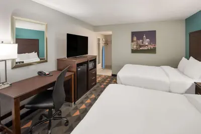 Photo 4 - Clarion Pointe Indianapolis Northeast