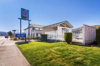Photo 2 - Motel 6 The Dalles, OR
