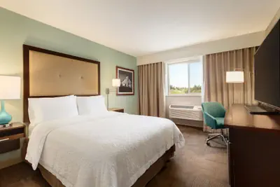 Photo 4 - Hampton Inn Clackamas