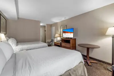 Photo 4 - Buffalo Airport Hotel