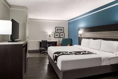 Photo 5 - La Quinta Inn by Wyndham Victoria