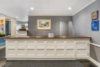 Photo 5 - Best Western PLUS Morristown Inn-Florham Park