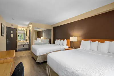 Photo 5 - Ramada by Wyndham Portland