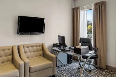Photo 4 - SureStay Hotel by Best Western SeaTac Airport North