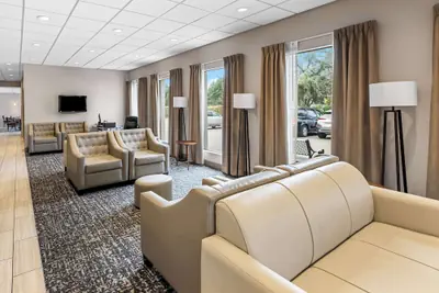 Photo 3 - SureStay Hotel by Best Western SeaTac Airport North
