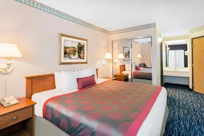 Photo 4 - Ramada by Wyndham Kent Seattle Area