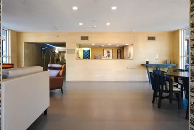 Photo 3 - The Palms Inn & Suites