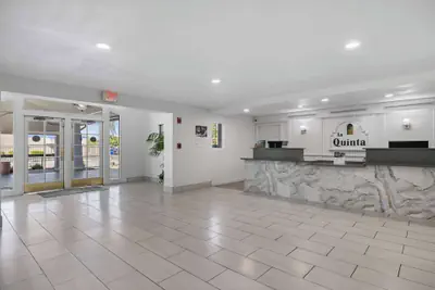 Photo 3 - La Quinta Inn by Wyndham Stockton