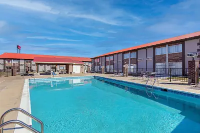 Photo 2 - Ramada by Wyndham Bowling Green