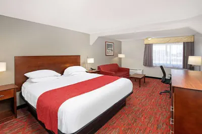 Photo 5 - Ramada by Wyndham Bowling Green