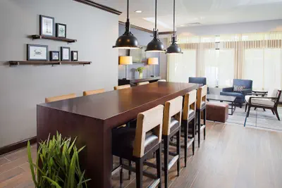 Photo 3 - DoubleTree Hotel Baltimore - BWI Airport